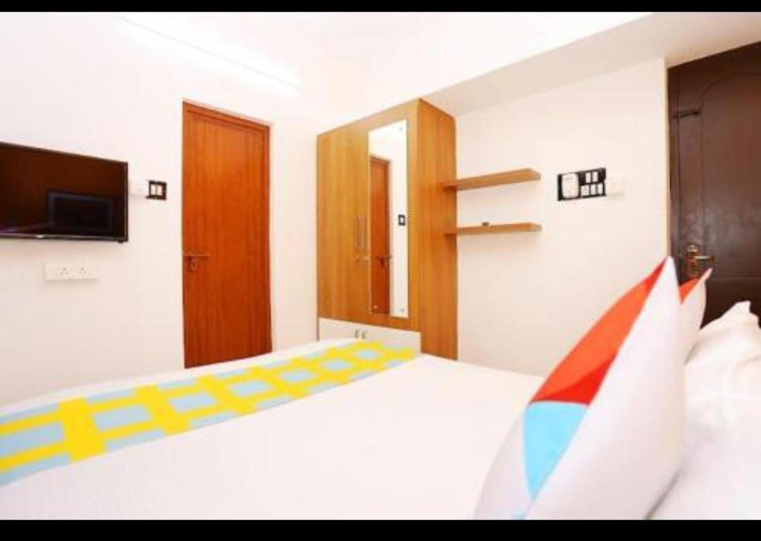 The Solo Apartments Kadavanthra Kochi Exteriör bild