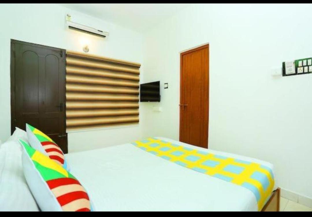 The Solo Apartments Kadavanthra Kochi Exteriör bild